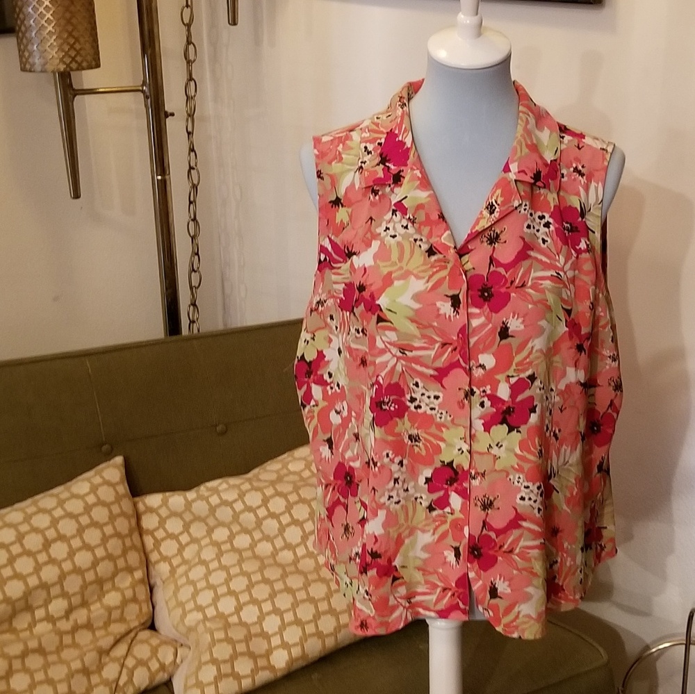 Jaclyn Smith floral buttonup sleeveless top